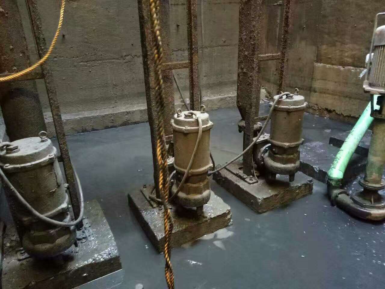 云城污水池清理