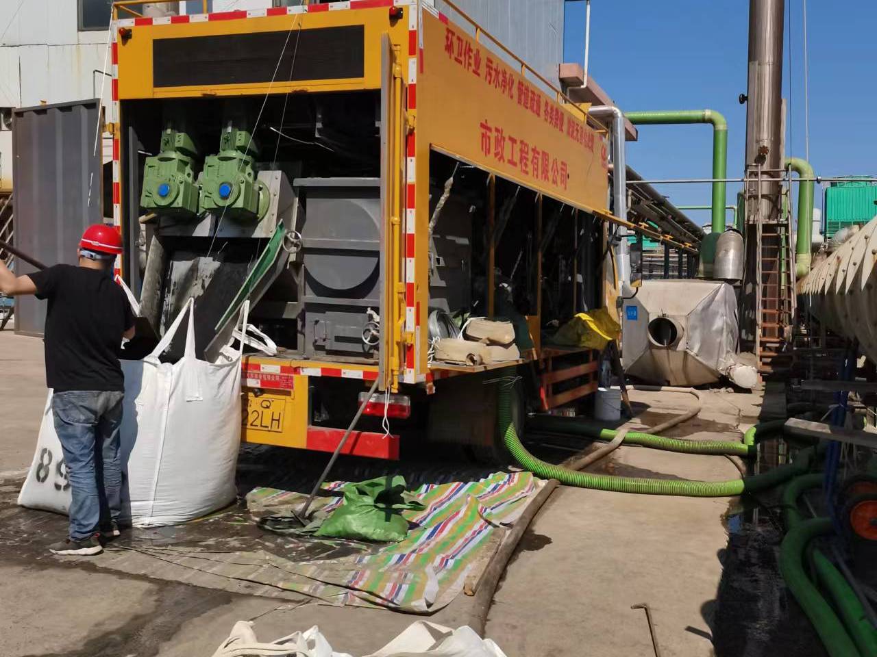 云城淤泥压干处理